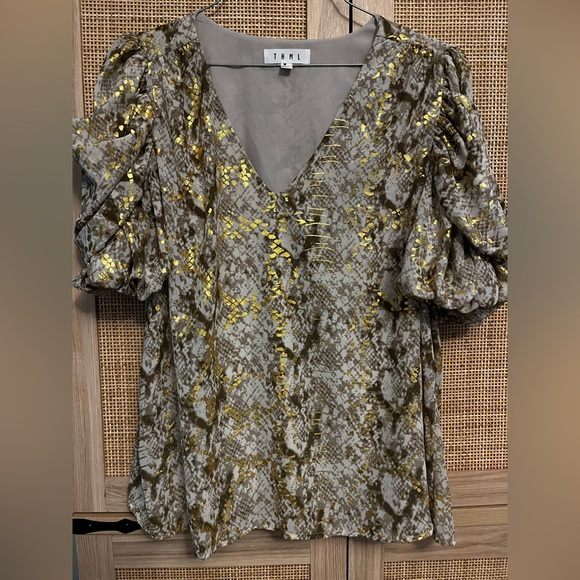 THML Elegant Gold and Tan Women's Top Size Medium - Picture 1 of 5
